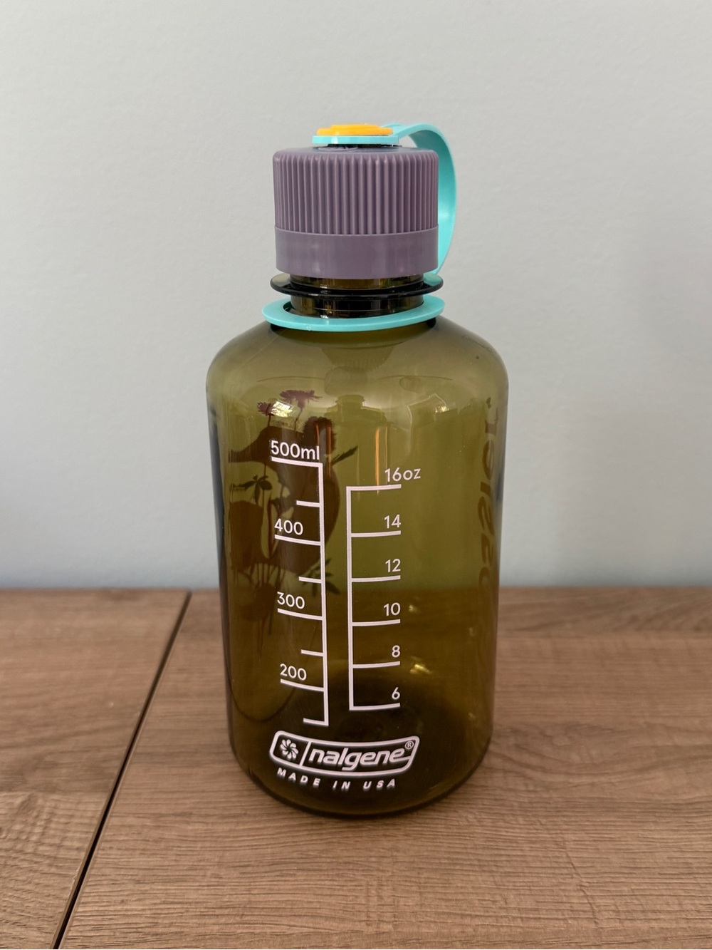 LIKE NEW Glossier x Nalgene Seattle Exclusive Water Bottle, 16oz - Picture 2 of 3